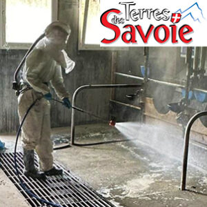 Crise DNC : Éleveurs Des Savoie Mobilisée Pour Désinsectiser